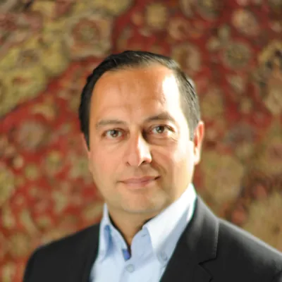 Homayoun Farhadian 氏